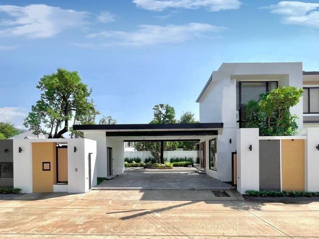 โซนแม่เหียะ ราคาเริ่มที่ 8.9 ล้านที่ดิน 81 ตรว.​ #อำเภอเมือง #สไตล์โมเดิร์น #หลังสุดท้าย #วิวภูเขา ทำเลดีเยี่ยม ห่างสนามบิน 7 กม.