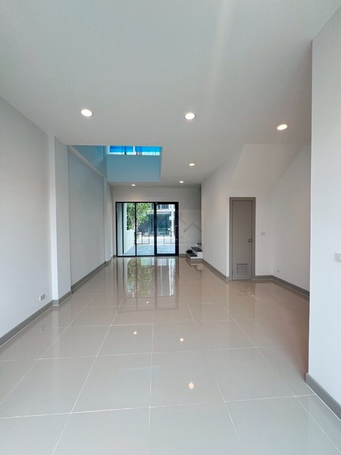 ให้เช่า Home Office 4 ชั้น Premium Place MIX นวมินทร์ ติดถนนใหญ่ นวมินทร์ รัชดา-รามอินทรา ใกล้ max value