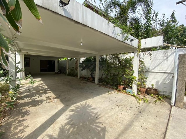 ขายบ้านเดี่ยวหลังใหญ่ 102 ตรว. ซอยอินทามระ 37 ใกล้ MRT สุทธิสาร และ BTS สะพานควาย