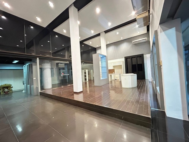 ให้เช่าอาคารพาณิชย์ติดถนนใหญ่ กิ่งแก้ว บางพลีเหมาะทำร้านค้าโชว์รูมสินค้า  คลินิค ออฟฟิส