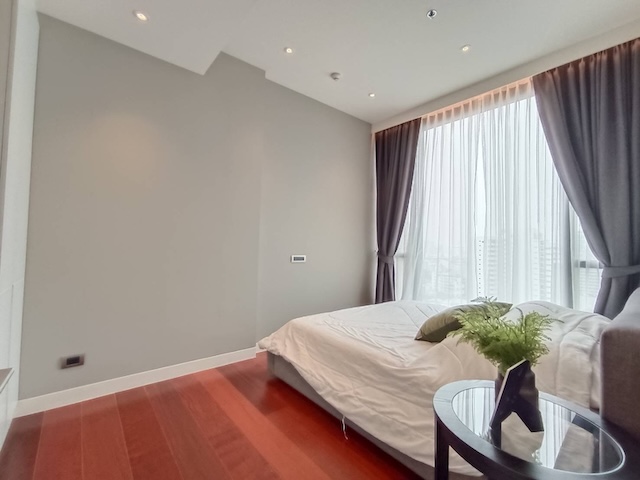 Khun by Yoo Private spacious quiet 10th floor BTS Thonglor