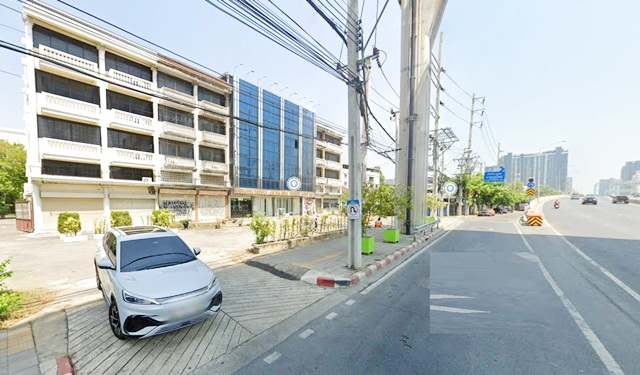 ตลาดพลู ติดถนนใหญ่ MRTท่าพระ200ม.  รัชดาภิเษก-ท่าพระ โกดัง อาคารพาณิชย์ 3 คูหา 4 ชั้น 652 ตรม.  56ตรว.  สี่แยกท่าพระ  2 คัน 