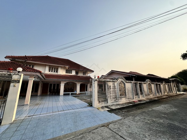 ขายบ้านเดี่ยว + โกดัง 186 ตรว. 560 ตรม. ถนนรามอินทรา ตรงข้ามแฟชั่นไอซ์แลนด์ เหมาะทำออฟฟิศหรืออยู่อาศัย