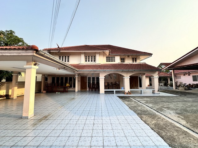 ขายบ้านเดี่ยว + โกดัง 186 ตรว. 560 ตรม. ถนนรามอินทรา ตรงข้ามแฟชั่นไอซ์แลนด์ เหมาะทำออฟฟิศหรืออยู่อาศัย