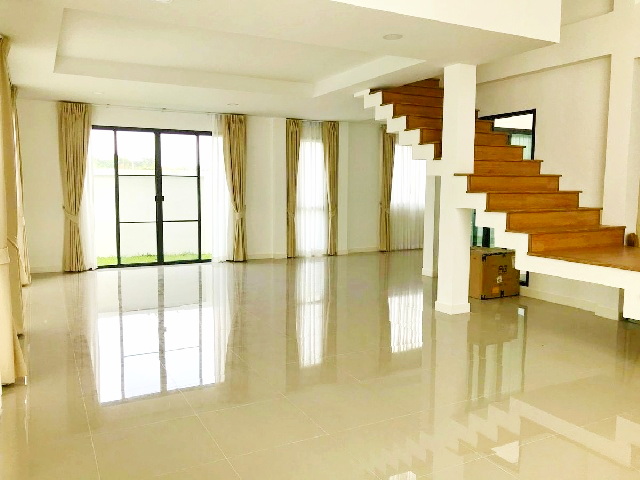 MRT สุวินทวงศ์ 7.7กม. สนามกอล์ฟวินด์เซอร์ปาร์ค500ม.ไม่เคยอยู่ ให้เช่าคฤหาสน์ 2ชั้น 400 ตร.ม.99 ตร.วา.  3-4นอน 3น้ำ ตลาดยิ่งเจริญทรัพย์