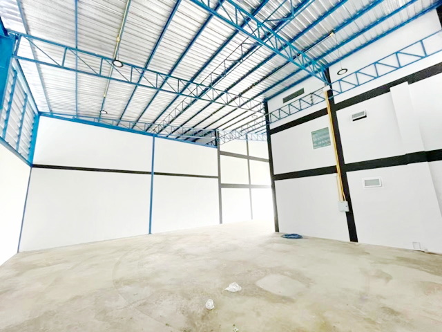 ขาย โรงงานพร้อมออฟฟิศ 3ชั้น เซ็นทรัล มหาชัย 3.2 กม. บางน้ำจืด สถานีรถไฟมหาชัย 3.5 กม. 420ตรม. 105 ตรว.  ตลาดมหาชัยไนท์ ต้นสน 500 ม.