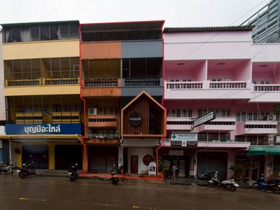 อาคารพาณิชย์ ใกล้ รพ.สมเด็จ ถ.เจิมจอมพล ศรีราชา ชลบุรี ใจกลางเมือง ทำร้านก็ดี ปล่อยเช่า ก็ได้ 2 คูหา