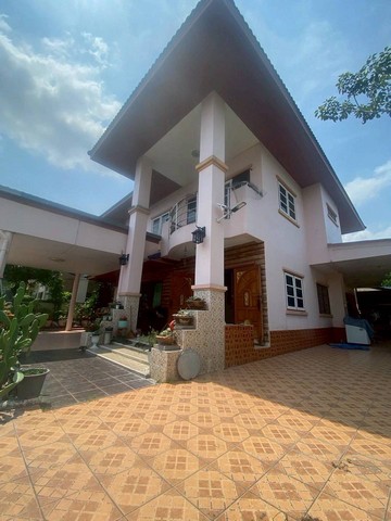 ขายบ้านเดี่ยว 2 ชั้น มบ.สวัสดี1 ขนาด 69 ตรว 6นอน พื้นที่ใช้สอยเยอะ มีพื้นที่ข้างบ้าน อยู่ใกล้เมืองชล 