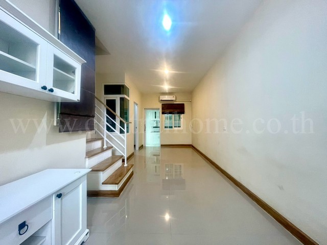 P2 ทาวน์โฮม โกลเด้น ทาวน์ รัตนาธิเบศร์ - สถานีรถไฟฟ้าไทรม้า หลังริม