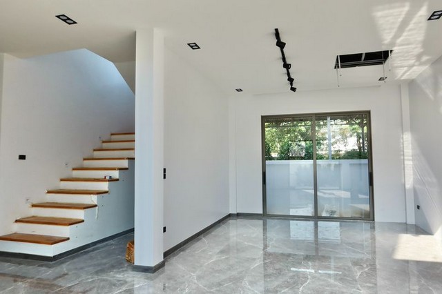 พูลวิลล่าสร้างใหม่ สไตล์โมเดิร์น ดีไซน์ืเน้อความเป็นส่วนตัว โซนป่าแดด