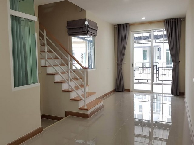 ให้เช่าทาวน์เฮ้าส์ 2ชั้น หมู่บ้าน โกลเด้นท์ทาวน์ บางนา สวนหลวง ประเวศ ใกล้ Megaบางนา