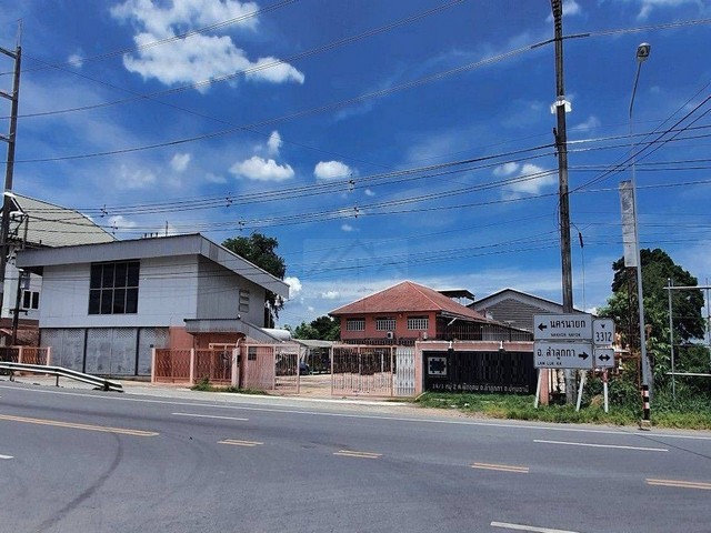 ให้เช่าโกดัง 2,160 ตารางเมตร ลำลูกกา คลอง 14 รถใหญ่เข้าออกสะดวก พร้อมลานจอดรถกว้างขวาง