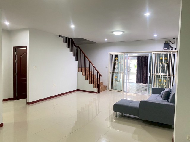 ให้เช่าทาวน์เฮาส์ 2 ชั้น  ตรงข้าม แกรนด์ เพลส รีสอร์ท  (ใกล้ร้านอาหารฟาโรห์เฮาส์)