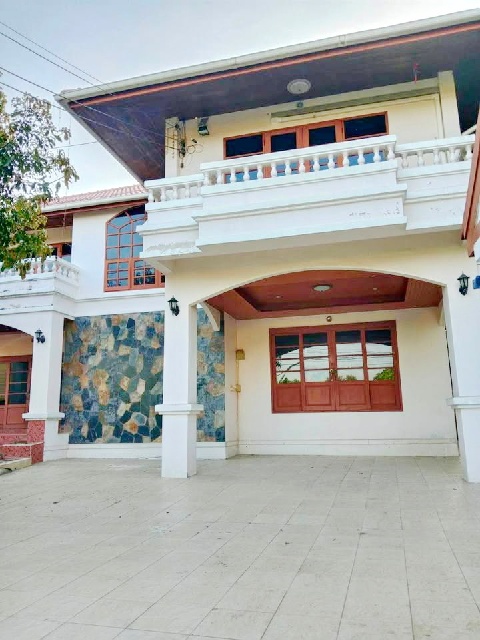 คฤหาสน์ บ้าน 2 ชั้น นวมินทร์ 24 นวมินทร์ซิตี้อเวนิว 1.5กม. 5นอน รร.อนุบาลนานาชาติเลิศหล้า 5.5 กม.3 น้ำ  ใกล้แหล่งชุมชน