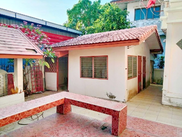 ศหล้า 5.5 กม5นอน คฤหาสน์ นวมินทร์20-26 นวมินทร์ซิตี้อเวนิว 1.5กม. บ้าน 2 ชั้น .3 น้ำ  ใกล้แหล่งชุมชน