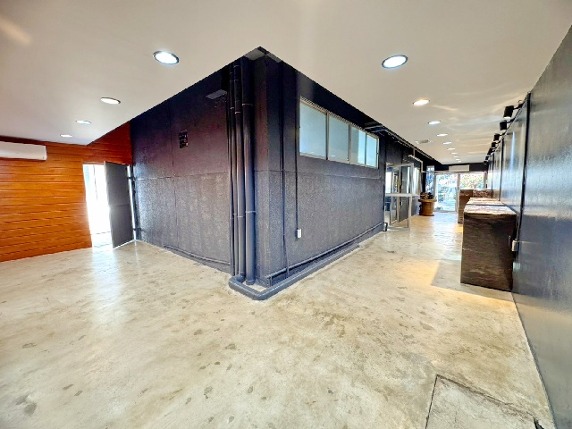 ให้เช่าอาคารพาณิชย์ 3 ชั้น เซ็นทรัล ลาดพร้าว 4.2กม. MRT ลาดพร้าว 3.5กม.755 ตร.ม. 405ตร.วา.11 นอน 8น้ำ ติดแอร์ใหม่ ถ.ลาดพร้าว67-73