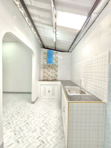 ทาวน์เฮ้าส์หมู่บ้านบุปผชาติการ์เด้น ใกล้โรงเรียนนานาชาติบ้านบึง   พื้นที่ 24 ตร.ว. 2ห้องนอน1ห้องน้ำ