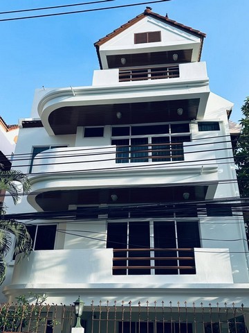 ให้เช่าบ้านเดี่ยว ซอยสุขุมวิท31  ใกล้ มศว.ประสานมิตร 4 ชั้น ใกล้รถไฟฟ้า บีทีเอสพร้อมพงษ์ และ บีทีเอสสถานีอโศก , ใกล้เอ็มโพเรียม, เทอมินอล21