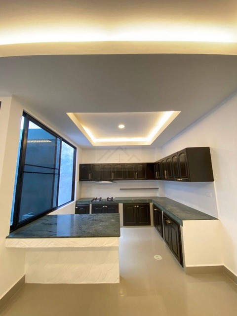 ให้เช่าทาวน์โฮม 3 ชั้น ขนาดใหญ่ สไตล์โมเดิร์น 6 ห้องนอน ย่านอ่อนนุช 12 ใกล้ BTS อ่อนนุช ** เหมาะอยู่อาศัย ทำโฮมออฟฟิศ หรือปล่อยเช่า Airbnb