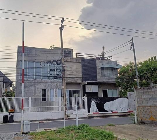 ให้เช่าบ้านเดี่ยว 2 ชั้น 101 ตรว. มีดาดฟ้า ซ.วชิรธรรมสาธิต 51 เหมาะทำ Home Office หริอ studio