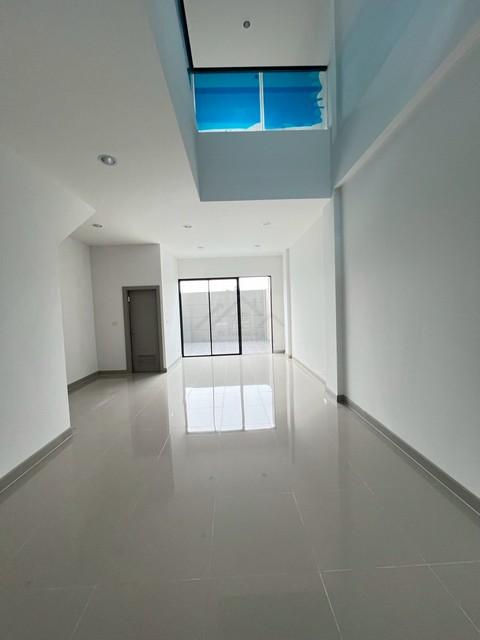 ให้เช่า Home Office 4 ชั้น 240 ตรม. Premium Place MIX นวมินทร์  ใกล้ max value