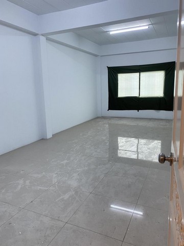 ให้เช่าอาคารพาณิชย์ 4 ชั้น 352 ตรม. มีดาดฟ้า มีลานจอดรถ ใกล้รถไฟฟ้าแยกราษฎร์พัฒนา (เเยกมิสทีน)