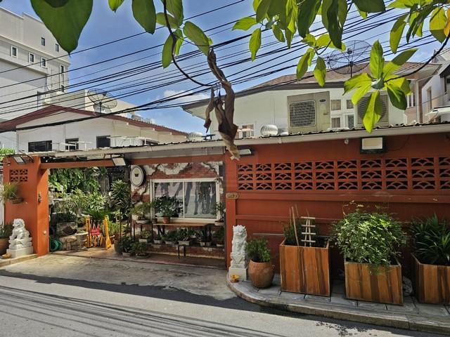 ขายที่ดินพร้อมบ้านเดี่ยว 2 ชั้น 65 ตรว. ซ.นราธิวาสราชนครินทร์ 10 ใกล้ BTS เซนต์หลุยส์