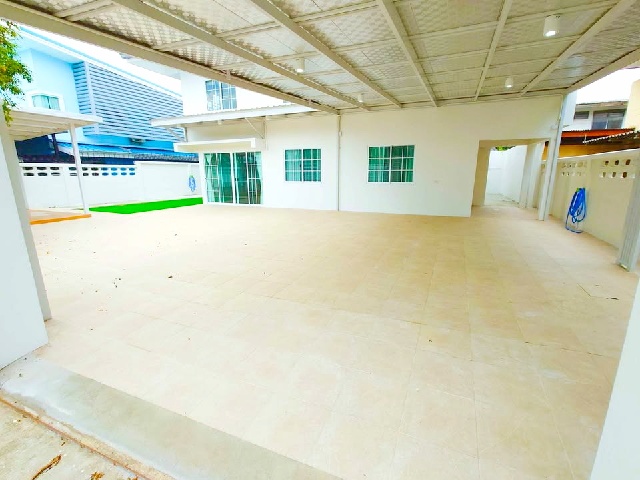 MRTศรีบูรพา 2กม รร.นานาชาติ RAIS 1.5กม. ให้เช่าบ้าน 2 ชั้น ใหญ่  ม.นิด้า 1.5กม. 86ตร.วา.346ตร.ม. เพื่อนบ้านดี 3-4นอน 2 น้ำ