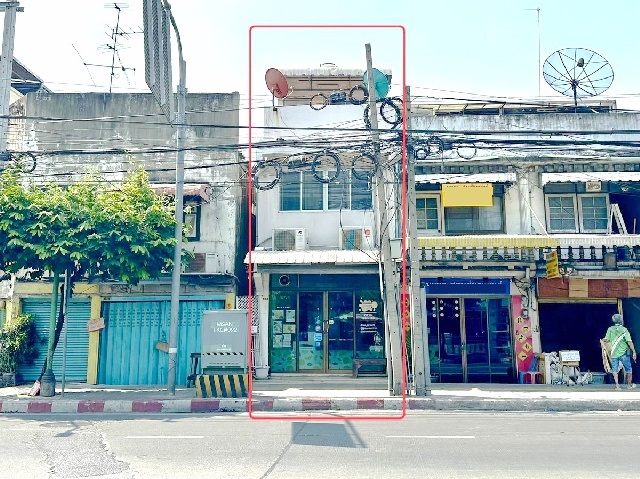 ทำเลดีมาก  BTSสุรศักดิ์ 900 ม.ให้เช่าอาคารพาณิชย์ 3 ชั้น 220 ตร.ม.18 ตร.วา. คาเฟ่  รร.นานาชาติโชรส์เบอรี กรุงเทพฯ 1.1 กม.2 นอน 2 น้ำ 