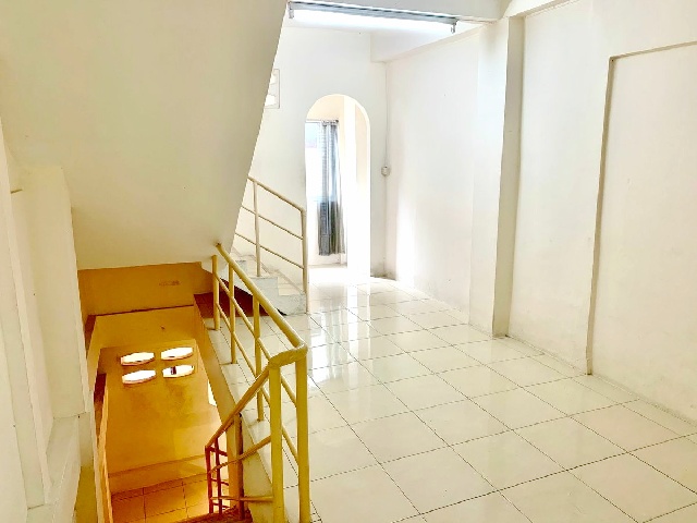 คาเฟ่ BTSสุรศักดิ์ 900 ม.รร. วัดดอน 500ม.ให้เช่าอาคารพาณิชย์ 3 ชั้น 222ตร.ม.20ตร.วา. รร.นานาชาติโชรส์เบอรี กรุงเทพฯ 1.1 กม.2 นอน