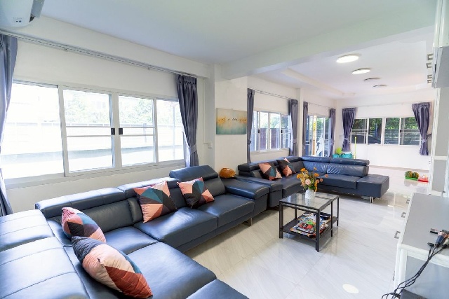 วิวทะเลสาป วิวสวน ลำโพ 9นอน MRT คลองบางไผ่ ให้เช่าคฤหาสน์หรู 2 ชั้น 115ตร.วา.555ตร.ม. จัดเต็มเฟอร์  4น้ำ  ตลาดบัวทอง 4.4 กม.