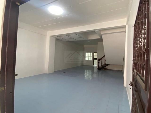 ให้เช่าทาวน์เฮ้าส์ 2 ชั้น 16 ตรว. ซ.รามอินทรา 40 ใกล้รถไฟฟ้า สถานีรามอินทรา กม.6