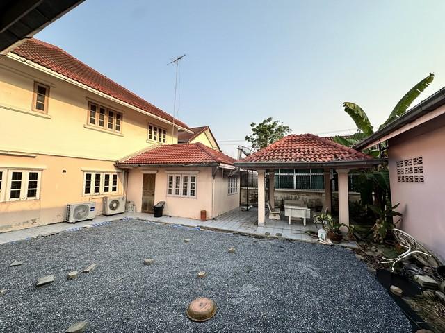 ขายบ้านเดี่ยว+โกดัง 186-560 ตรม. ถ.รามอินทรา ตรงข้ามแฟชั่นไอซ์แลนด์ ( จดทะเบียนได้ ต่อเติมได้ )