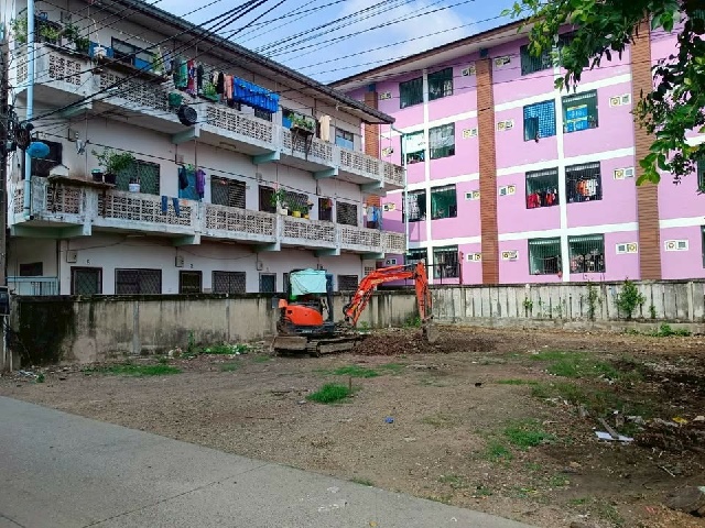 ขายที่ดินถมแล้ว 61ตร.วา.242ตร.ม. ตลาดลาดหลุมแก้ว 2.8 กม. รร.วัดคูบางหลวง 2.5 กม.ล้อมรั้วเรียบร้อย ถ.ปทุมธานี-บางเลน MRT รังสิต 12.0 กม.