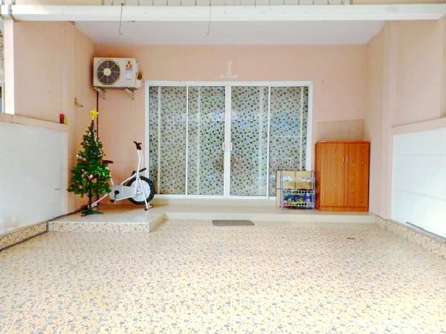 ตลาดอุ่นเรือน 1 กม. ย่านหนองแขม  MRT หลักสอง 5.8 กม.ขาย-เช่าทาวน์โฮม 2 ชั้น  21 ตร.วา. 170 ตร.ม   รร.เลิศหล้านานาชาติ 1.8 กม. 3 นอน 3 น้ำ