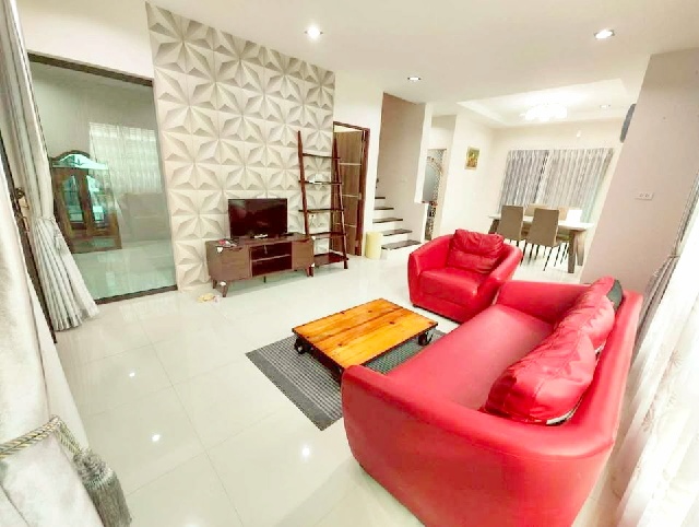 ไทวัสดุ ลพบุรีราเมศวร์ 700 ม.  แม็คโครสงขลา 4กม บ้าน 2ชั้น ม.ทักษิณ 7.4กม.3 นอน 3 น้ำ.  ตลาดศิริอาเขต 2.6 กม. รพ.สงขลาใหม่ 2.5 กม.  