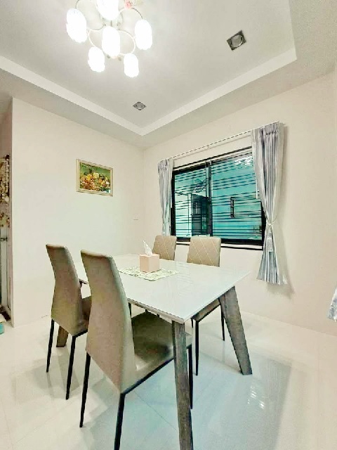 ไทวัสดุ ลพบุรีราเมศวร์ 700 ม.  แม็คโครสงขลา 4กม บ้าน 2ชั้น ม.ทักษิณ 7.4กม.3 นอน 3 น้ำ.  ตลาดศิริอาเขต 2.6 กม. รพ.สงขลาใหม่ 2.5 กม.