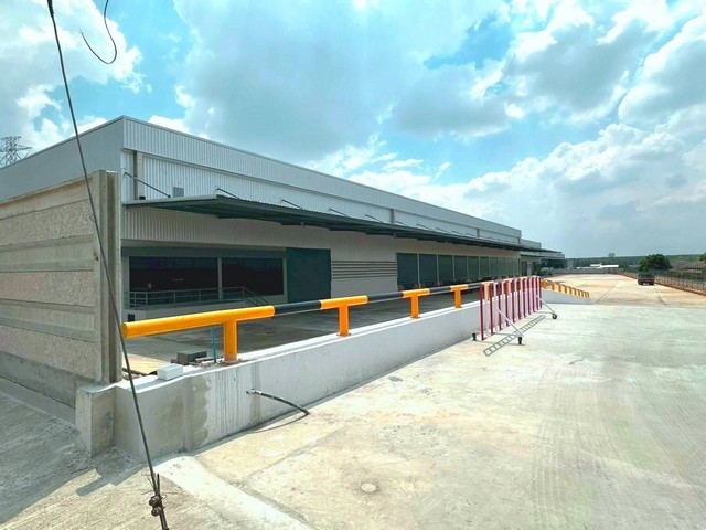 โกดังเขาคันทรงศรีราชาชลบุรี ผังเหลือง พื้นที่ใช้สอย20,25 ตรมด้านหน้าติดถนนคอนกรีต ถนนกว้าง 8 เมตร รถเทรนเลอร์ วิ่งเข้าออกสะดวก