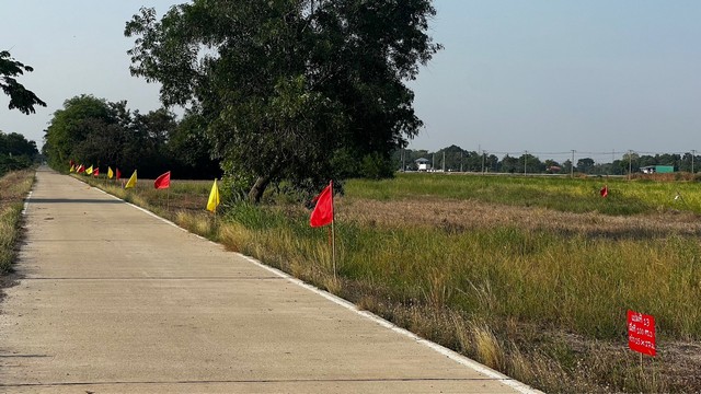 ที่ดินถมแล้ว เลียบคลองแอน 6-7 คลองหลวง ปทุมธานี ติดถนนคอนกรีต