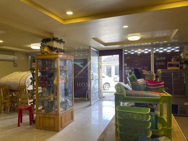 อาคารพาณิชย์ 3.5 ชั้น 2 คูหา ตีทะลุ ติดถนน ซอยบ้านไทรม้า ขายพร้อมกิจการ