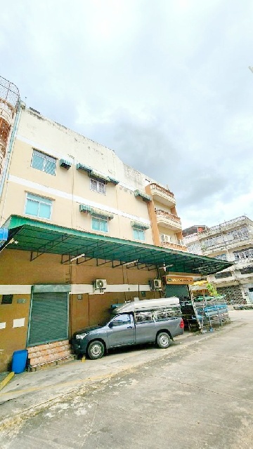 รวมค่าไฟน้ำ แอร์ เครื่องใช้สำนักงาน พื้นที่สำนักงานชั้น 1 อาคารพาณิชย์ 4 ชั้น รร.เลิศหล้านานาชาติ 1.8 กม. หลังมุม 128 ตร.ม. 4น้ำ พร้อมเฟอร์ 