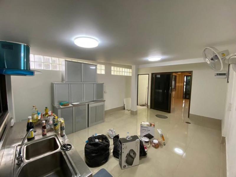 ขายบ้านเดี่ยวขนาดใหญ่2ชั้น102วา 4นอน 5น้ำ แอร์ จอดรถ 4-5 คัน ถนนสุทธิสาร