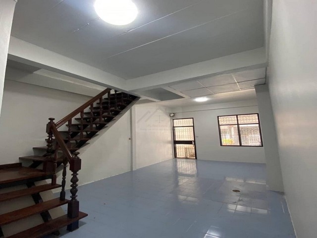 ให้เช่าทาวน์เฮ้าส์ 2 ชั้น 16 ตรว. 2 ห้องนอน ซ.นวลจันทร์, ซ.รามอินทรา 40 ใกล้ปากซอยมีรถไฟฟ้าสถานีรามอินทรา กม.6