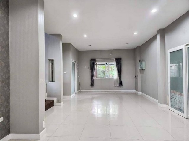 บ้านเดี่ยว 2 ชั้น สไตล์โมเดิร์น หลังหัวมุม หมู่บ้านธาราคีรี โซนสุเทพ