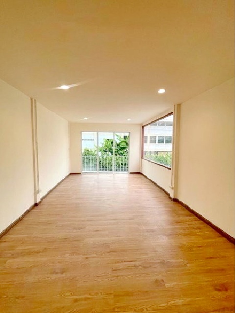 ให้เช่าอาคารพาณิชย์ 3 ชั้น สาทร11 จันทร์ BTS สุรศักดิ์ 1.8 กม.1 คูหา 36 ตร.วา. 432 ตร.ม.