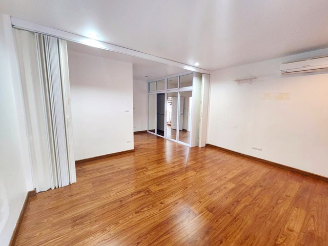 บิ๊กซี วงศ์สว่าง รัชดา 25ตรว. พระราม5  MRT แยกติวานนท์ 1.2กม. ให้เช่าทาวน์โฮม 3 ชั้น รักสัตว์ 194ตรม. 3นอน 2แอร์ พระนครเหนือ 3 กม.