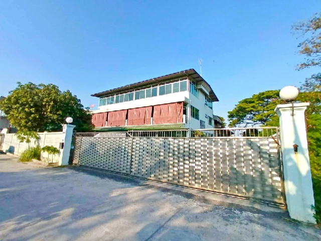 โกดัง พร้อมออฟฟิศ รร.อิสลามพัฒนาวิทยา 1 กม. ซ.ราษฎร์อุทิศ 64-70  สำนักงาน 3 ชั้น อู่ซ่อมรถ 2 นอน 4 น