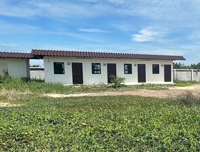 ให้เช่าโกดังพร้อมที่ดิน 1 ไร่ สภาพใหม่ พร้อมใช้งาน ถ.ปทุมธานี-บางเลน ลาดหลุมแก้ว ปทุมธานี  โกดังขนาดใหญ่ กว้างขวาง 9 นอน 4น้ำ