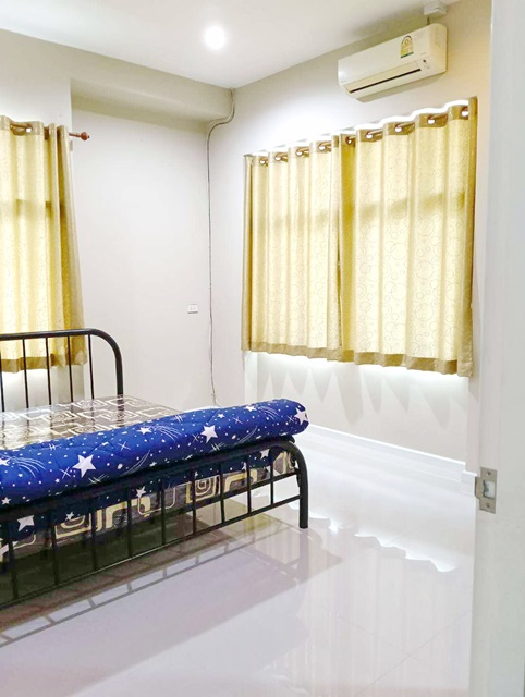 สาริกา-นางรอง ให้เช่าบ้านเดี่ยว 1 ชั้น เนื้อที่ 50 ตารางวา 7-11 79ม. บ้านใหญ่ แม็คโครนครนายก 99 ม. วัดหลวงพ่อปากแดง 1 กม.