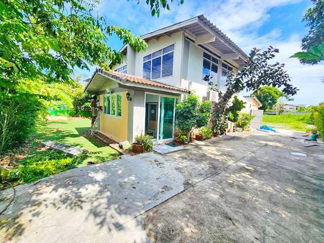 คู่ขนานกาญจนาภิเษก ARL บ้านทับช้าง 3.5 กม  BIG Lotus 7-11 จอดรถได้ 30-40คัน คฤหาสน์ 2 ชั้น 1ไร่  แอสคอท 2.5 กม. 6นอน 5น้ำ กรุงเทพกรีฑา 